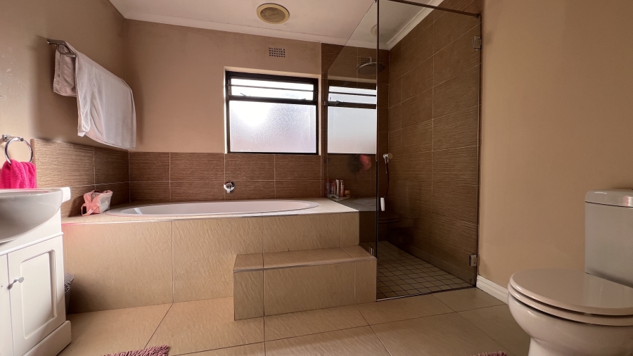 4 Bedroom Property for Sale in Flamingo Vlei Western Cape
